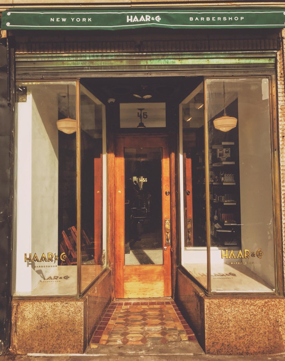 Storefront of Haar and Co.